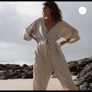 Avy & Co pure linen jumpsuit in ‘natural’.
